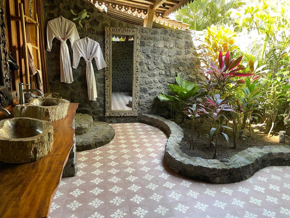 Louka Beach Bali Tianyar Exterior photo